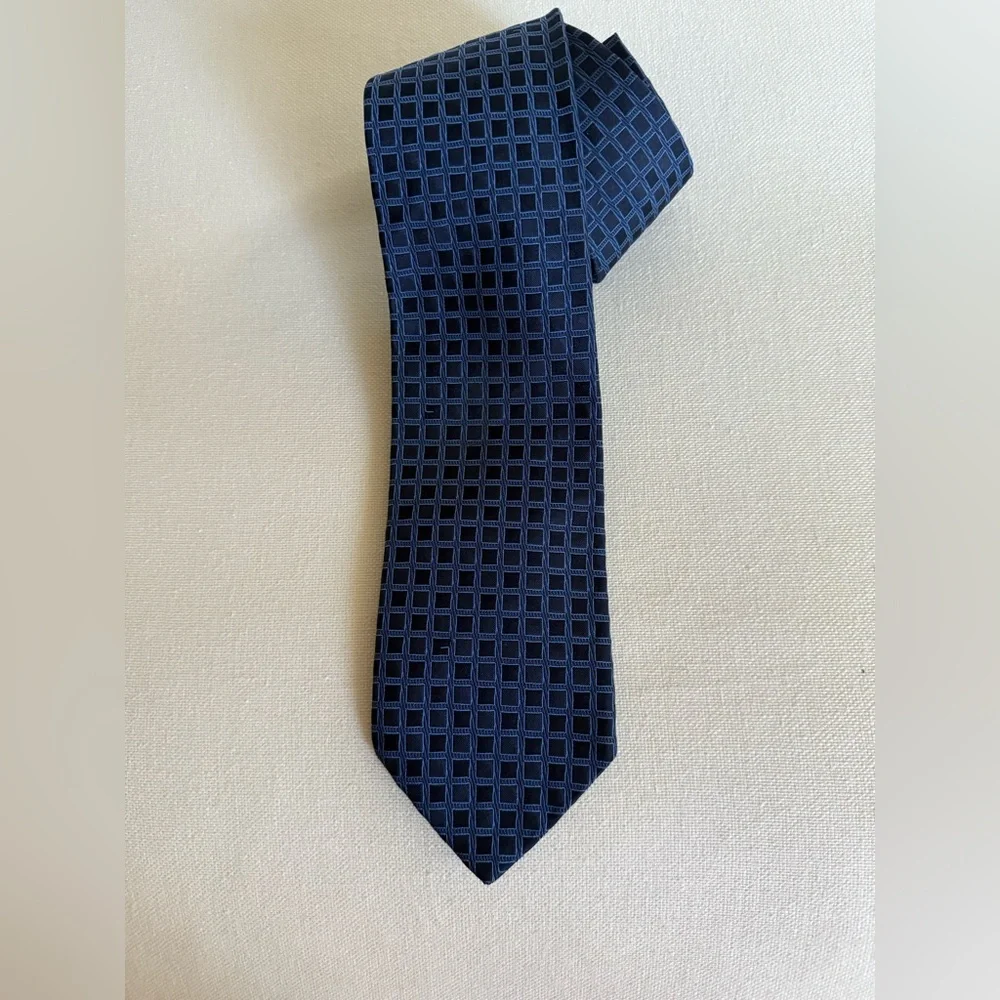 New! GUCCI Blue Geometric Pattern Silk Tie